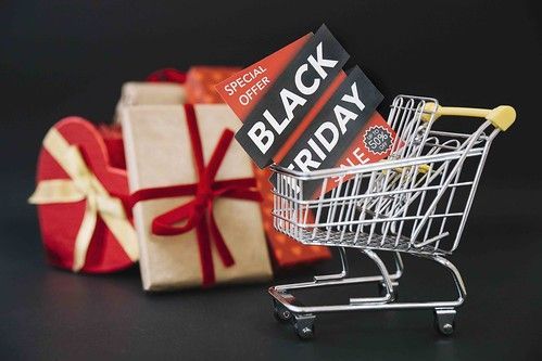 Los españoles nos gastaremos 242 euros en el Black Friday de 2024
